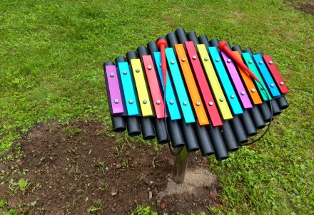 Nītaurē uzstādīti āra mūzikas instrumenti